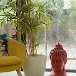 Parea Living - Spacious North London House With Big Garden