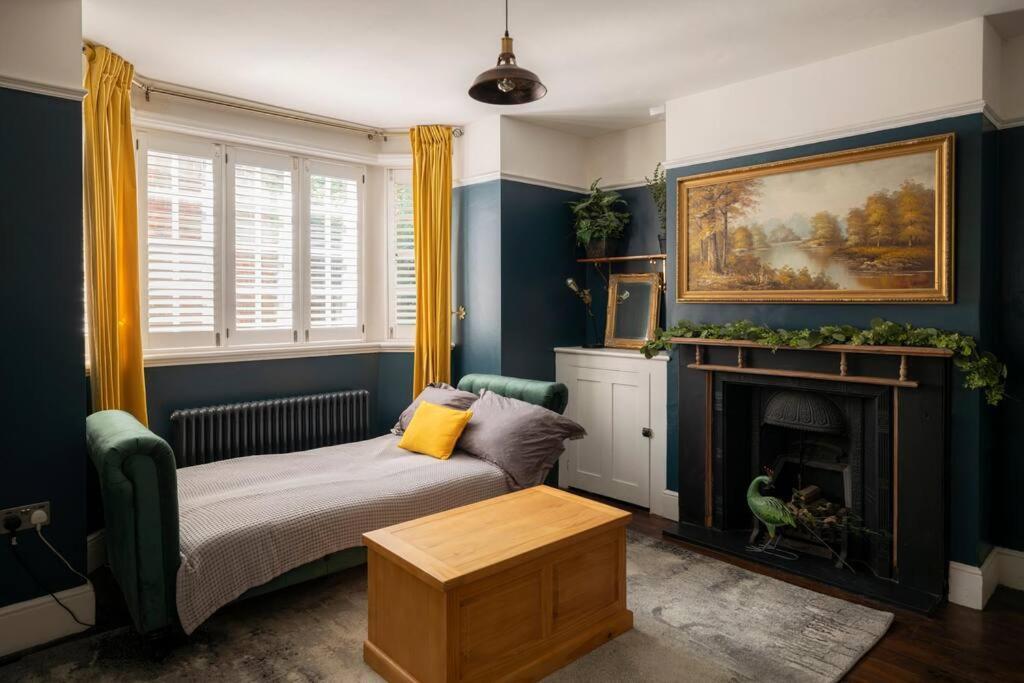 Parea Living - Spacious North House With Big Garden