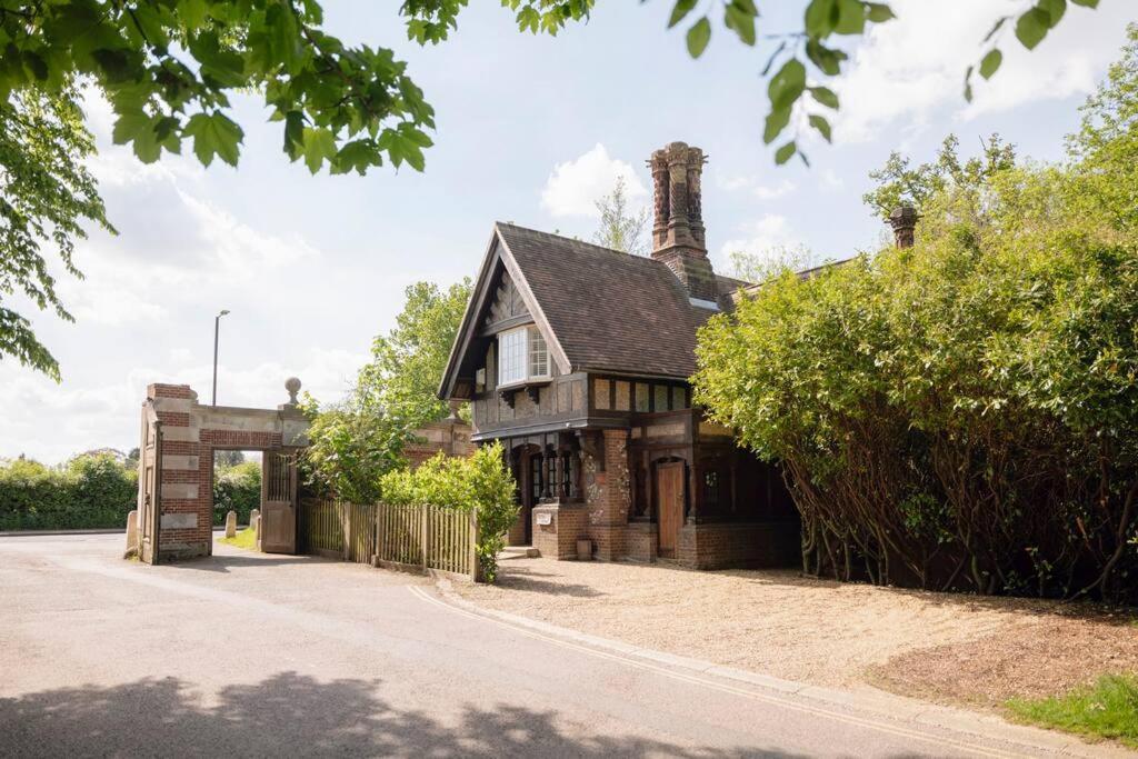 Apartment Parea Living - Spacious North House With Big Garden London